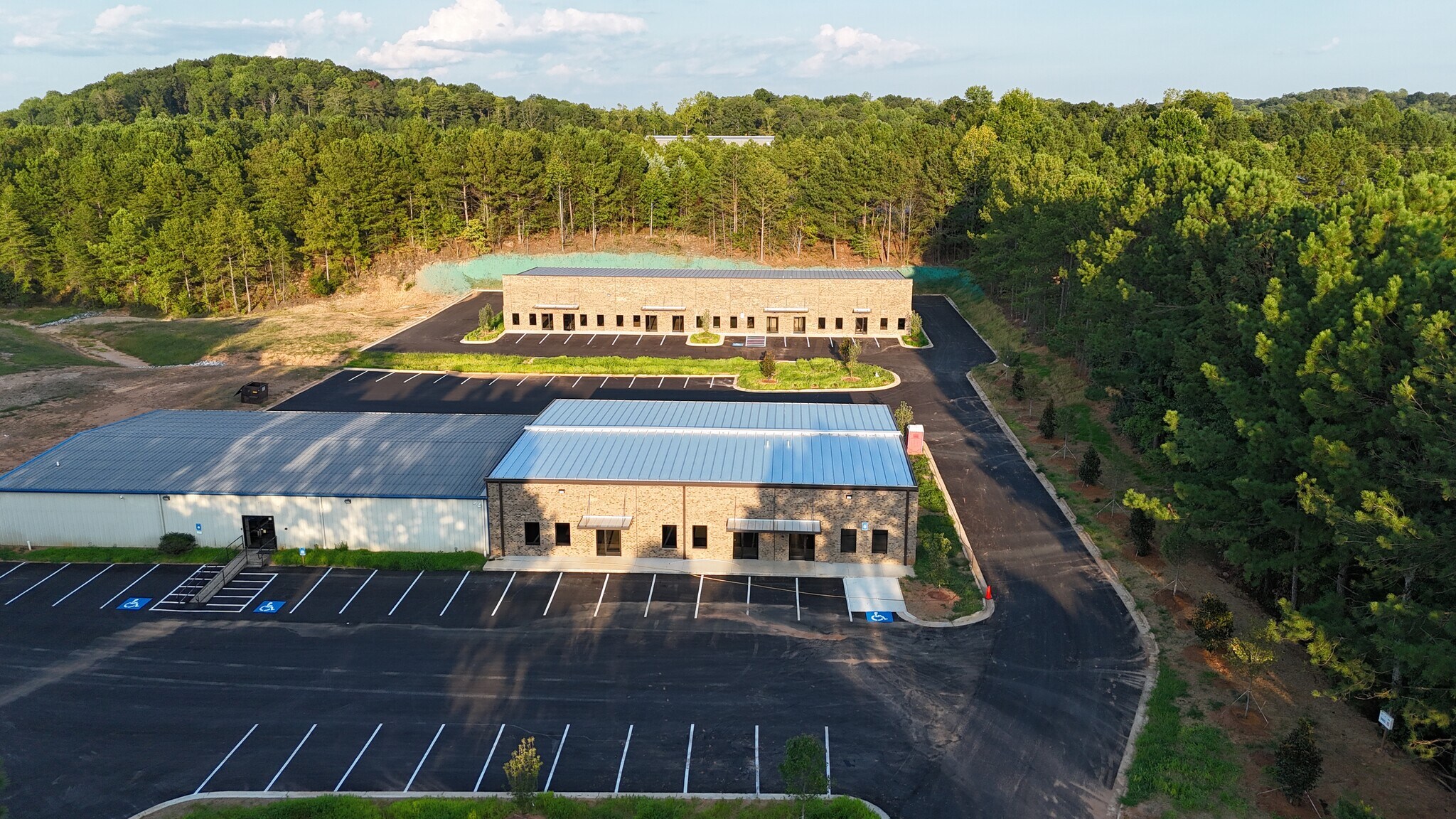 94 Worldwide Dr, Dawsonville, GA à louer Photo du bâtiment- Image 1 de 11