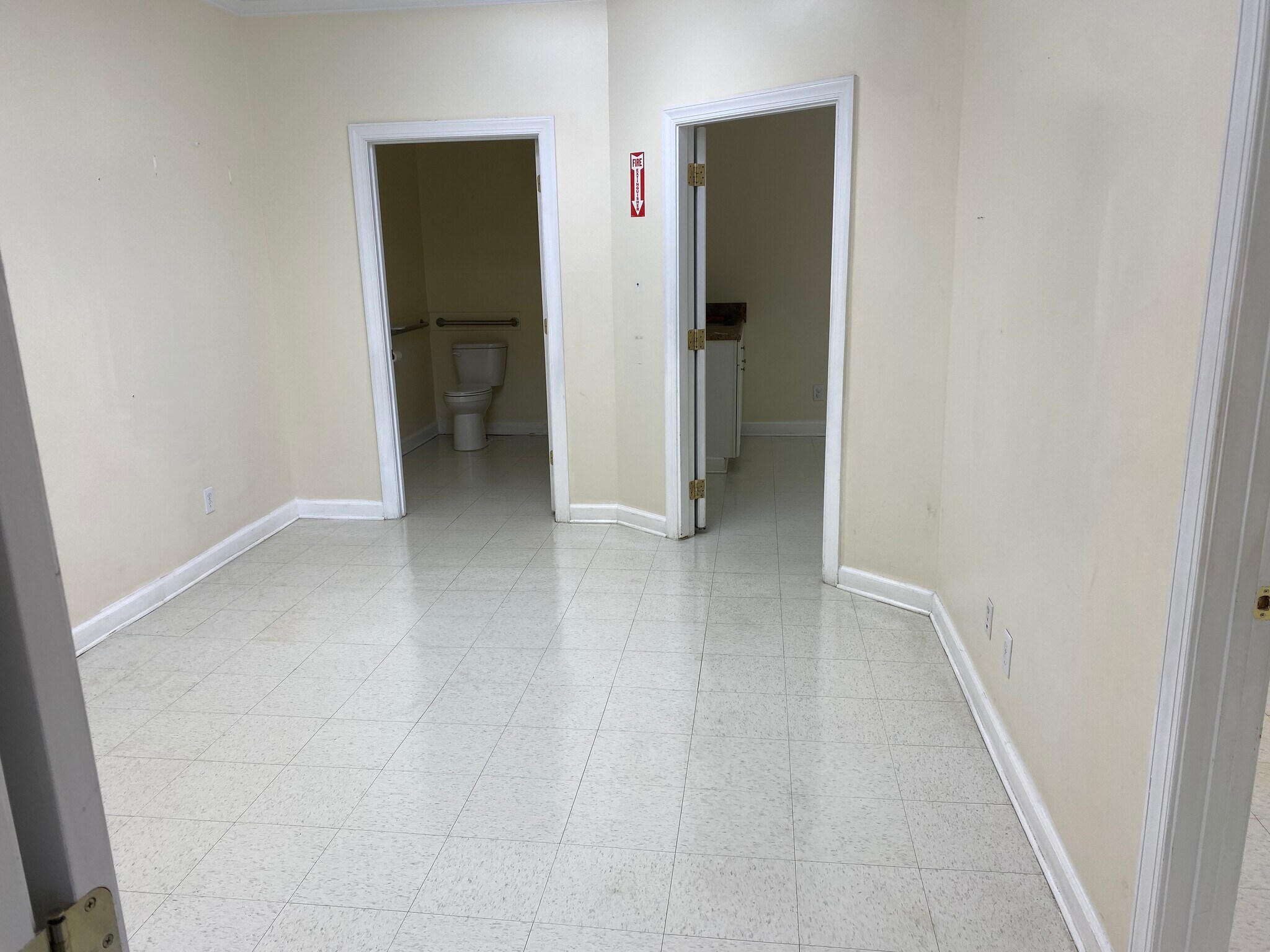 646 Sunset Blvd, West Columbia, SC à louer Photo du bâtiment- Image 1 de 2