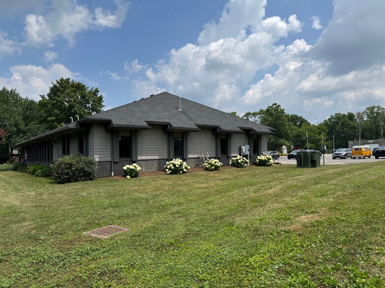 4332 S Cleveland Massillon Rd, Norton, OH à louer - Photo du bâtiment - Image 3 de 9