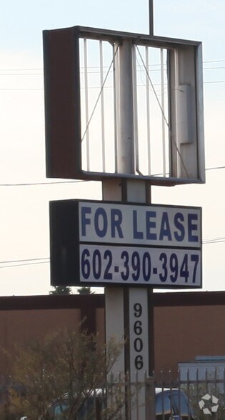 9606 N Cave Creek Rd, Phoenix, AZ à vendre - Photo du bâtiment - Image 3 de 26