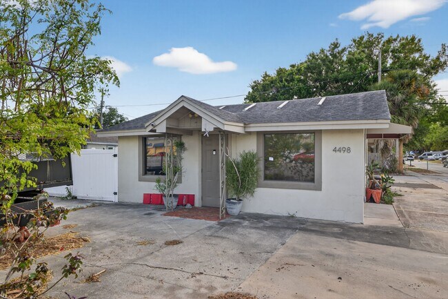 More details for 4498 49th St N, Saint Petersburg, FL - Retail for Sale