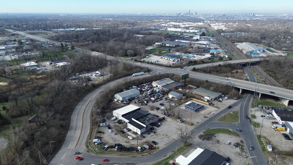 5111-5115 E 30th St, Indianapolis, IN for lease - Building Photo - Image 2 of 3