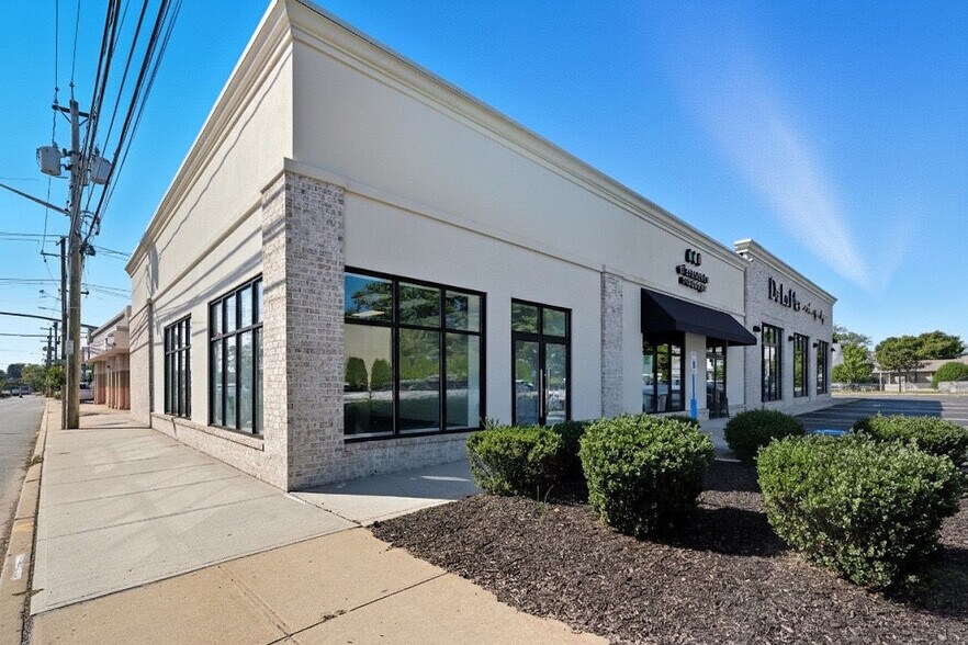 2437 Merrick Rd, Bellmore, NY à louer - Photo du bâtiment - Image 1 de 15