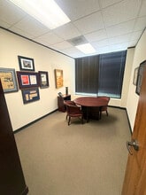 1717 St. James Place, Houston, TX for lease Interior Photo- Image 1 of 6