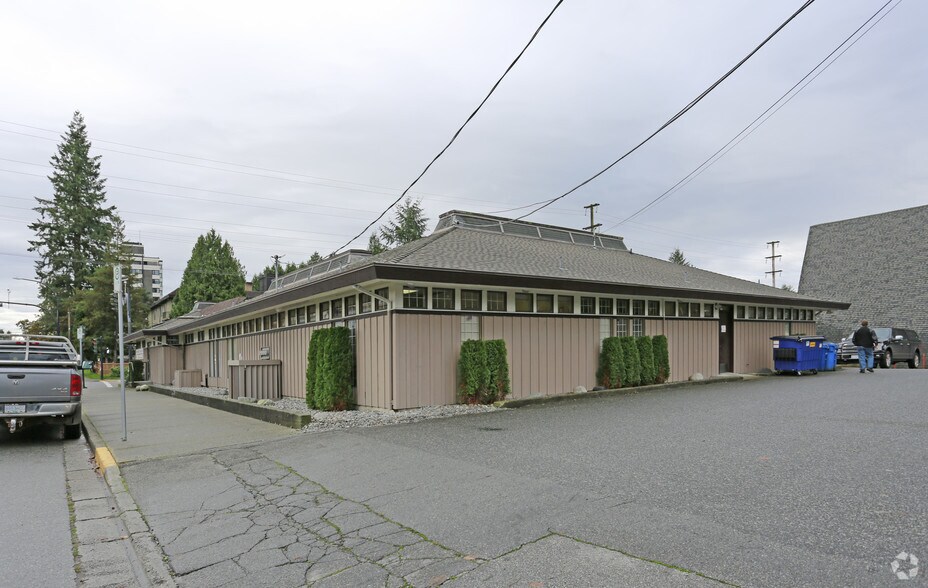 22195 Dewdney Trunk Rd, Maple Ridge, BC à vendre - Photo du bâtiment - Image 3 de 11
