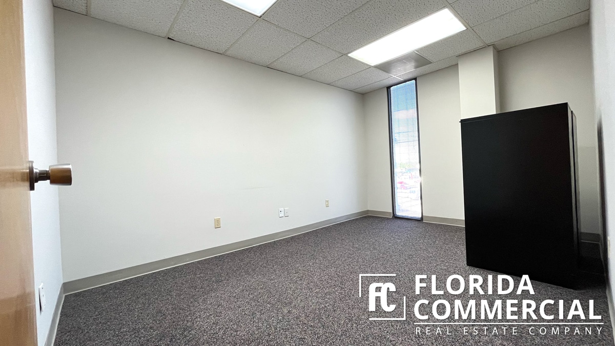 900 SE Federal Hwy, Stuart, FL for lease Interior Photo- Image 1 of 7