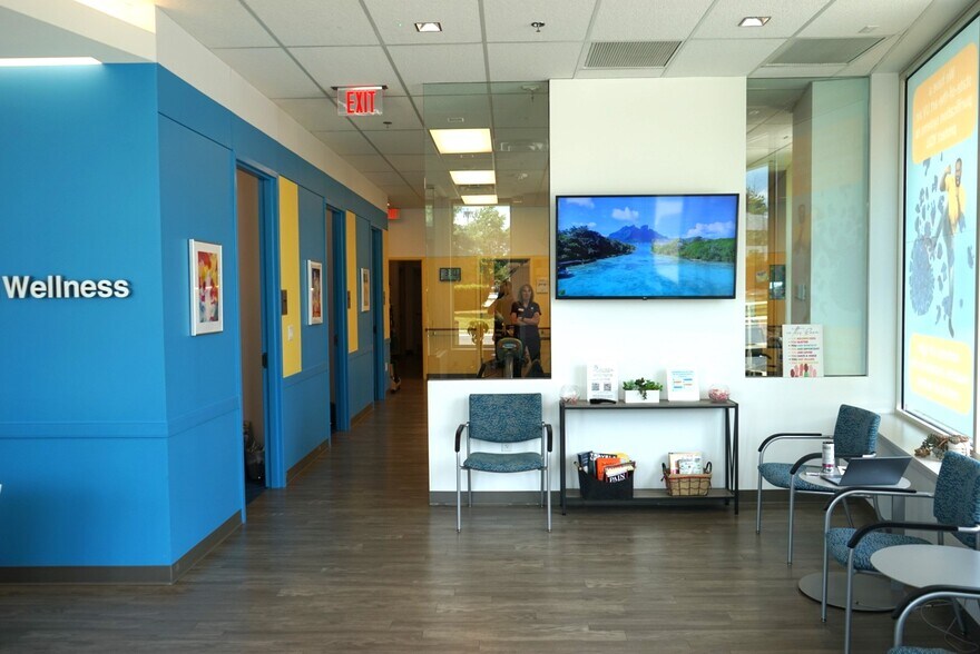 4299 Chantilly Shopping Center Dr, Chantilly, VA à louer - Photo intérieure - Image 2 de 5