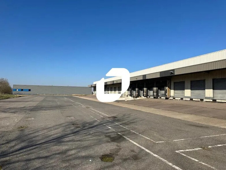 2 Rue Georges Claude, Ennery for sale - Building Photo - Image 1 of 4