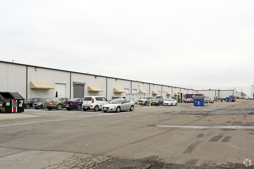 8861-8912 Whitney Dr, Lewis Center, OH for lease - Building Photo - Image 2 of 3