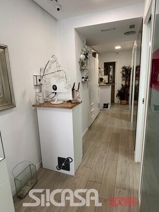 Plus de détails pour Multi-résidentiel à vendre