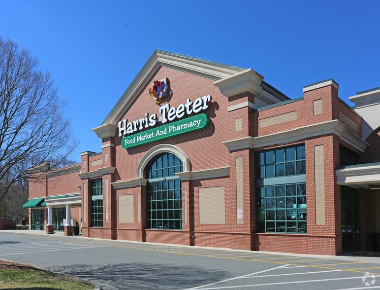 5049 Country Club Rd, Winston-Salem, NC à louer - Photo du bâtiment - Image 3 de 6