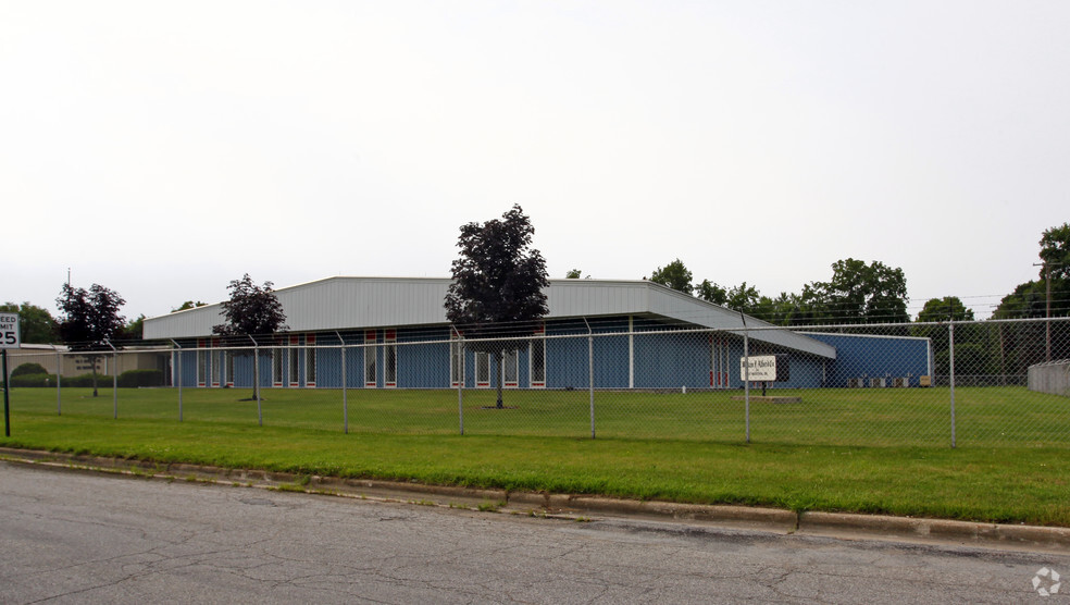 2112 Industrial Dr, Niles, MI for lease - Building Photo - Image 2 of 100