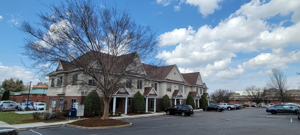 6511 Glenridge Park Pl, Louisville, KY for lease - Building Photo - Image 3 of 3