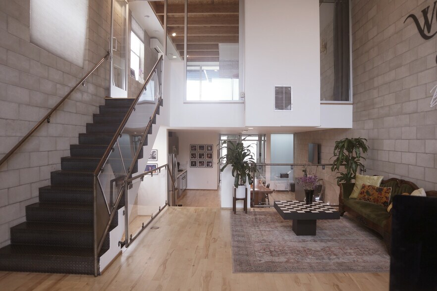 6615-6621 Melrose Ave, Los Angeles, CA à louer - Photo du bâtiment - Image 1 de 16