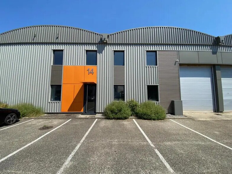 Flex dans Dardilly à louer - Photo du bâtiment - Image 2 de 11