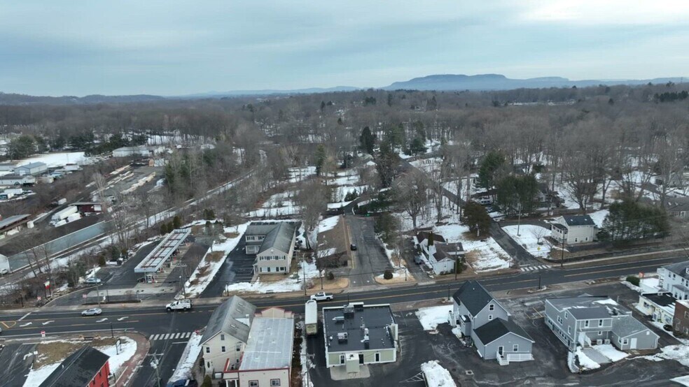 460 W Main St, Cheshire, CT à vendre - Vidéo sur l’inscription commerciale - Image 2 de 9