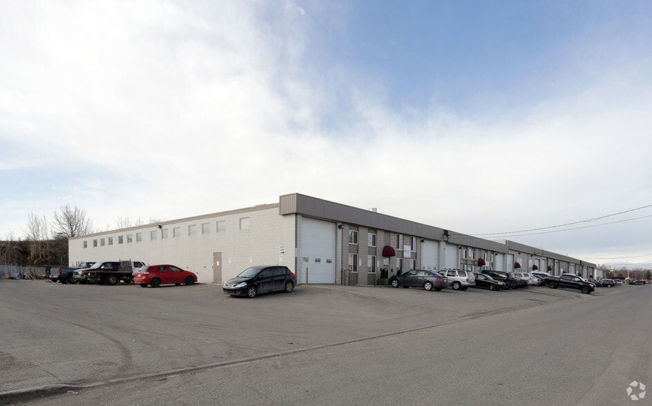 915-935 48 Ave SE, Calgary, AB for sale - Building Photo - Image 2 of 14