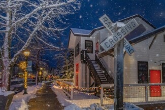 Plus de détails pour 415 N Mount Shasta Blvd, Mount Shasta, CA - Commerce de détail à louer