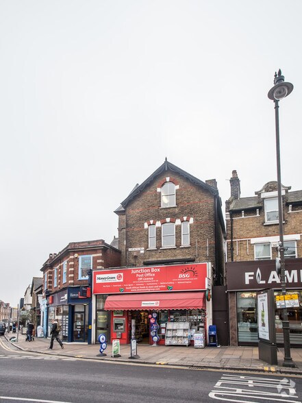 89-89A The Broadway, London à vendre - Photo du bâtiment - Image 3 de 4