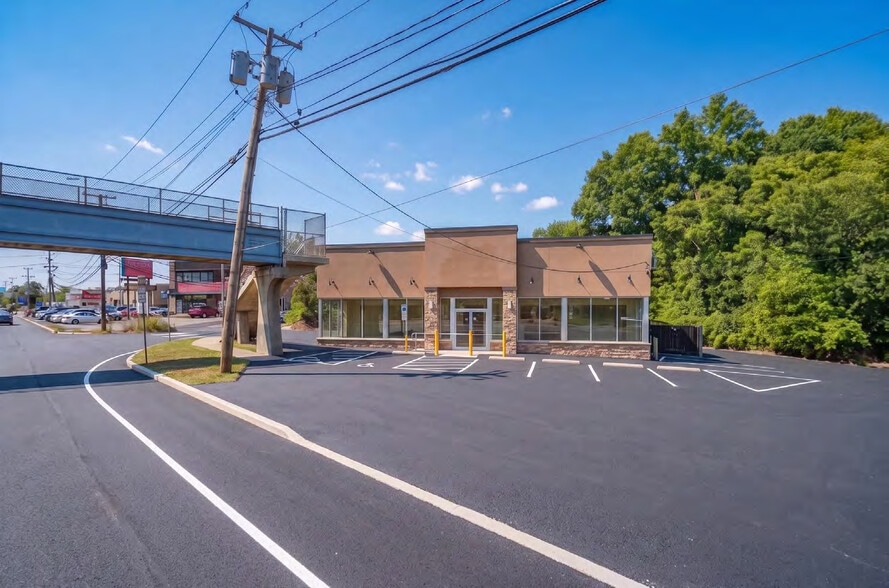 165 US Highway 46 W, Saddle Brook, NJ for lease - Building Photo - Image 3 of 11