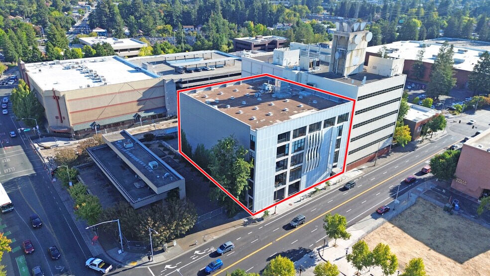 520 3rd St, Santa Rosa, CA à louer - Photo du bâtiment - Image 2 de 2