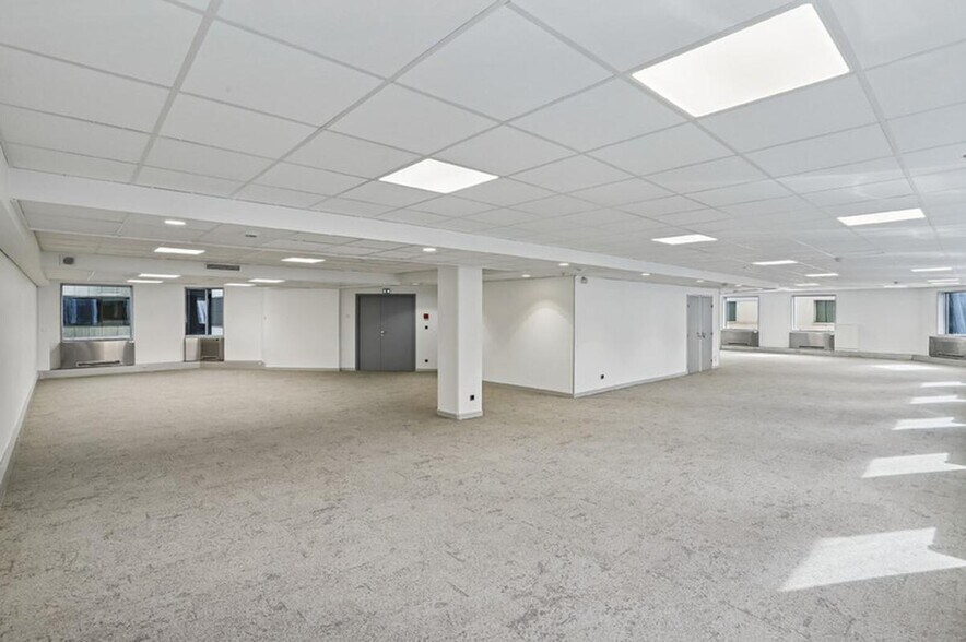 235 Cours Lafayette, Lyon for sale - Interior Photo - Image 2 of 10