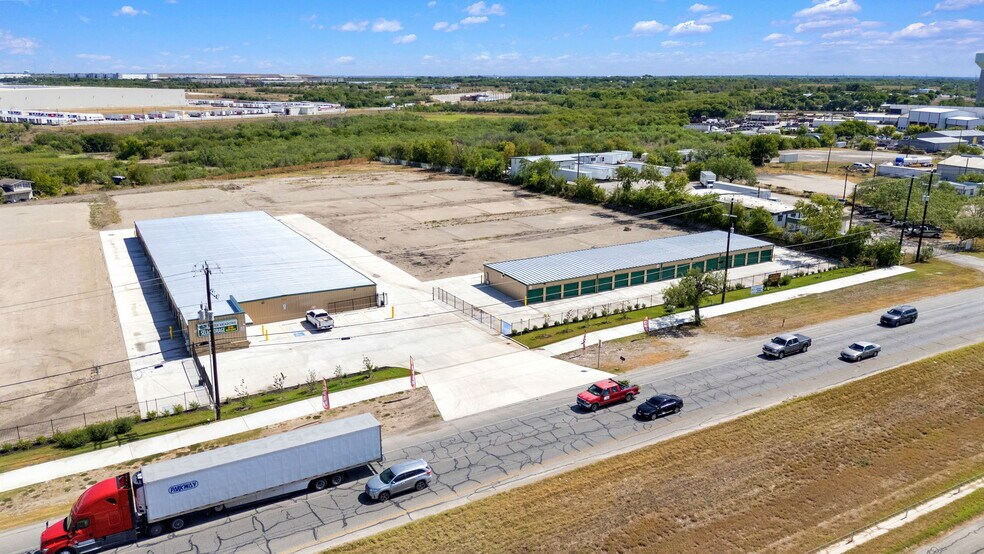6059 US Highway 87 E, San Antonio, TX à vendre - Photo du bâtiment - Image 3 de 5