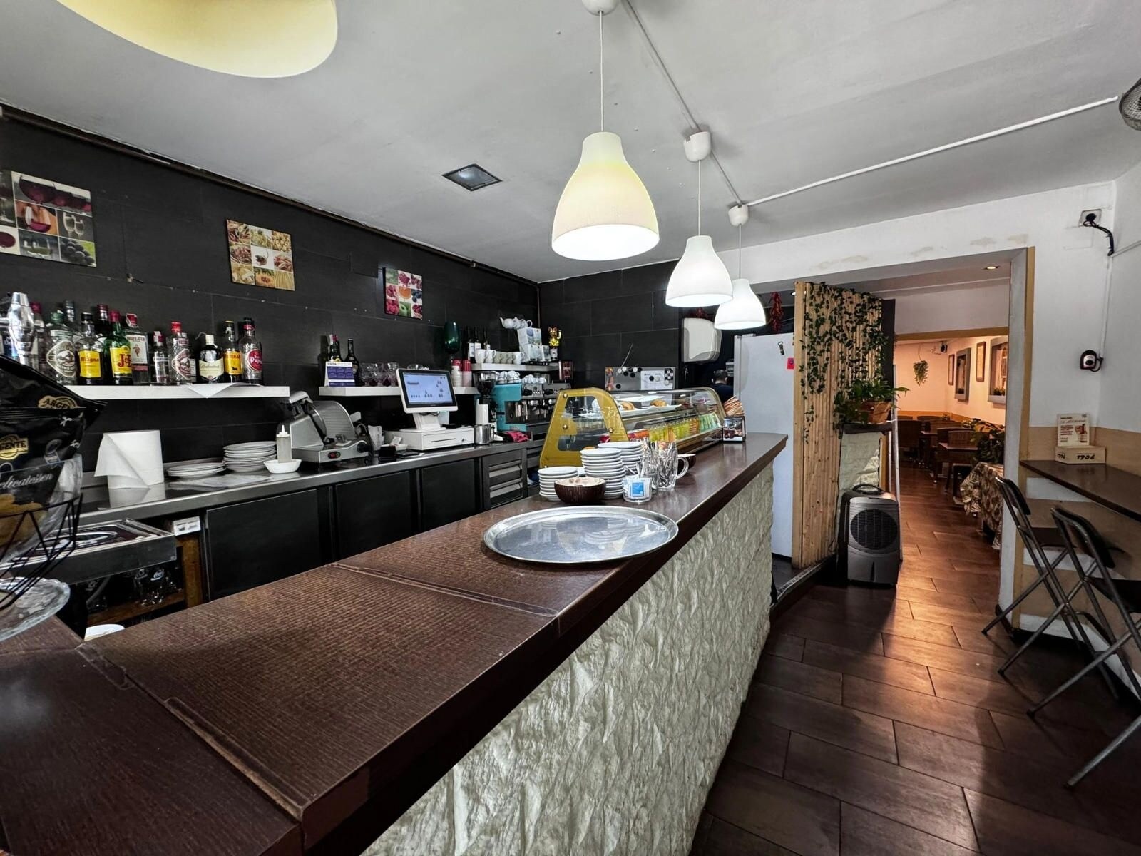 Retail in Barcelona, Barcelona for lease Primary Photo- Image 1 of 3