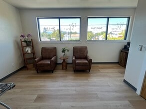 140 N Main St, Phoenix, OR for lease Interior Photo- Image 2 of 10
