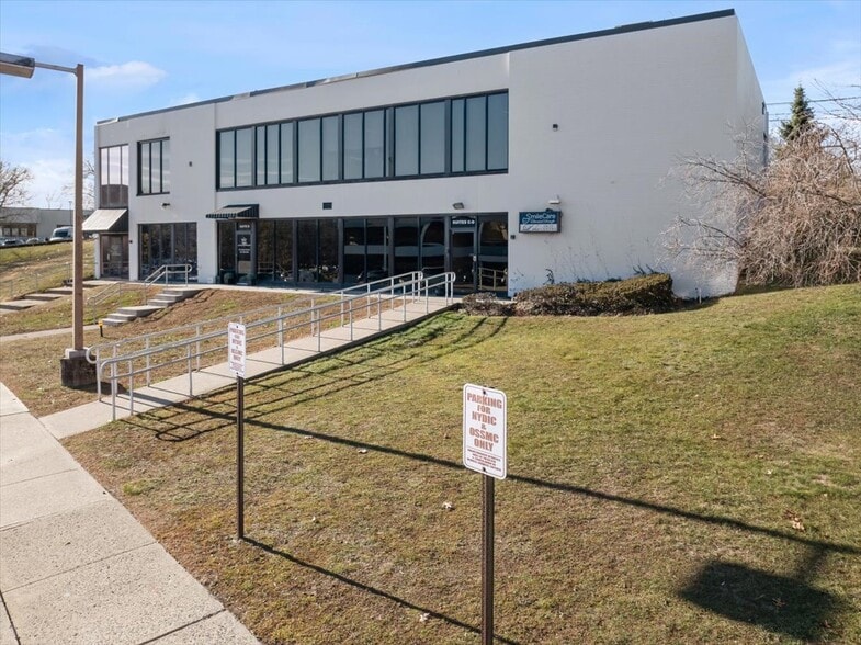 2 Forest Ave, Paramus, NJ for lease - Building Photo - Image 3 of 29