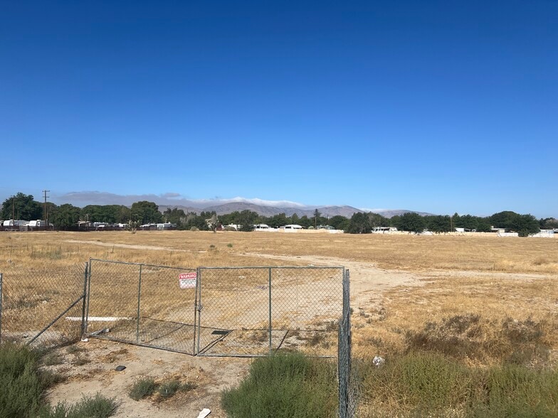 47th Ste VIC Ave #R11, Palmdale, CA for sale - Building Photo - Image 2 of 7