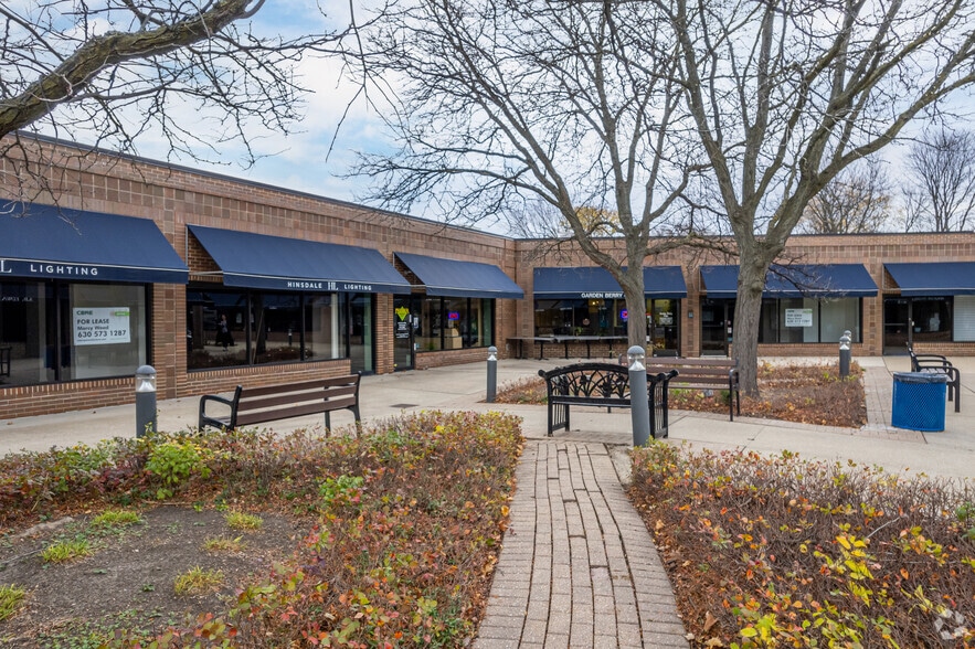 777 N York Rd, Hinsdale, IL à louer - Photo du bâtiment - Image 3 de 16