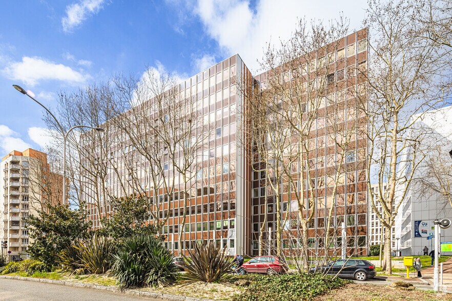 Office in Créteil for lease - Primary Photo - Image 2 of 2