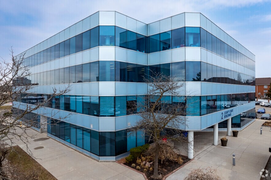2 County Court Blvd, Brampton, ON à louer - Photo du bâtiment - Image 2 de 18