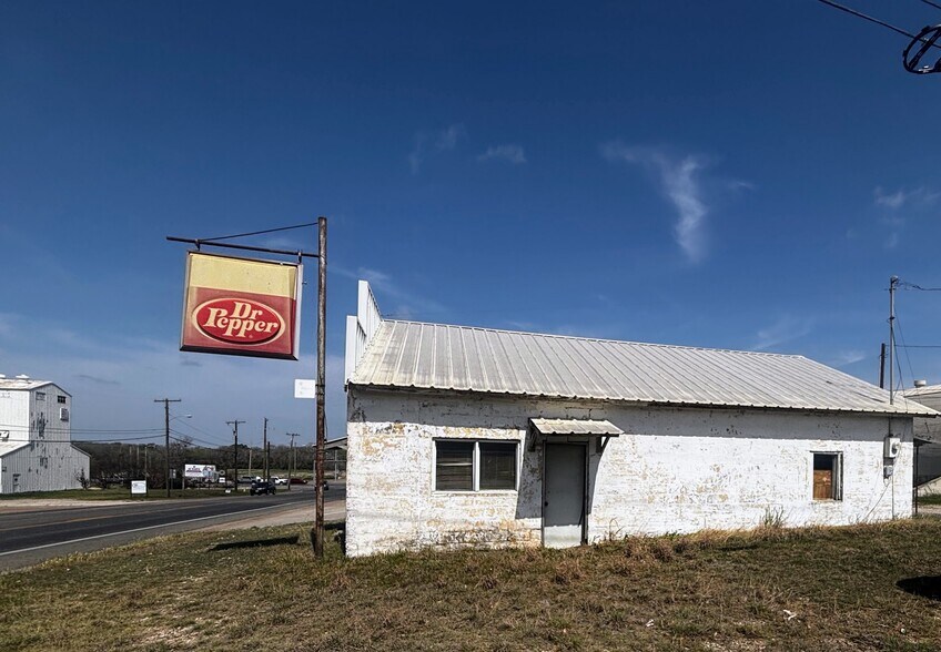 201 N Main St, McGregor, TX à vendre - Photo du bâtiment - Image 3 de 10