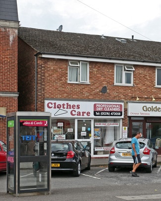 Plus de détails pour 65 Guildford Rd, Lightwater - Commerce de détail à louer