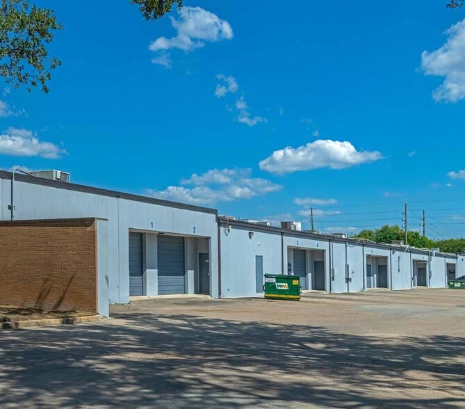 1416-1428 N Sam Houston Pky E, Houston, TX for lease - Building Photo - Image 2 of 5