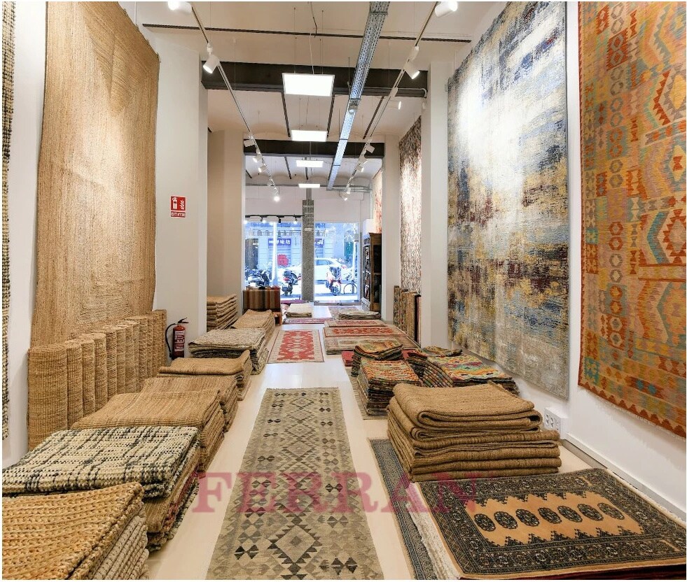 Retail in Barcelona, Barcelona for lease Interior Photo- Image 1 of 12