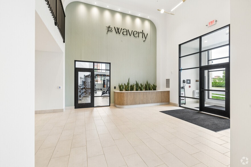 8309 Greenway Blvd, Middleton, WI for lease - Lobby - Image 2 of 51