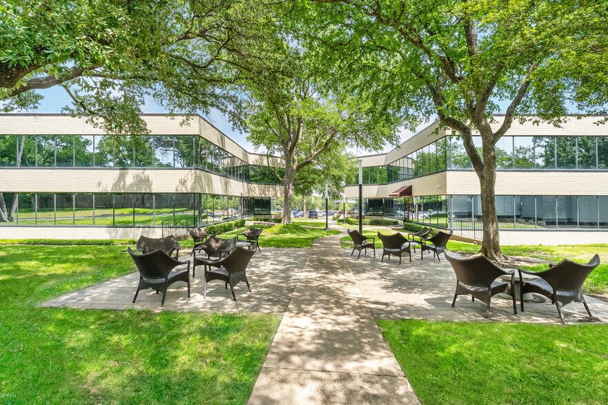 6600 Lyndon B Johnson Fwy, Dallas, TX à louer - Photo du bâtiment - Image 2 de 29