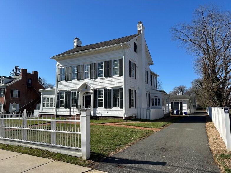 78 Court St, Freehold, NJ à vendre - Photo du bâtiment - Image 2 de 30