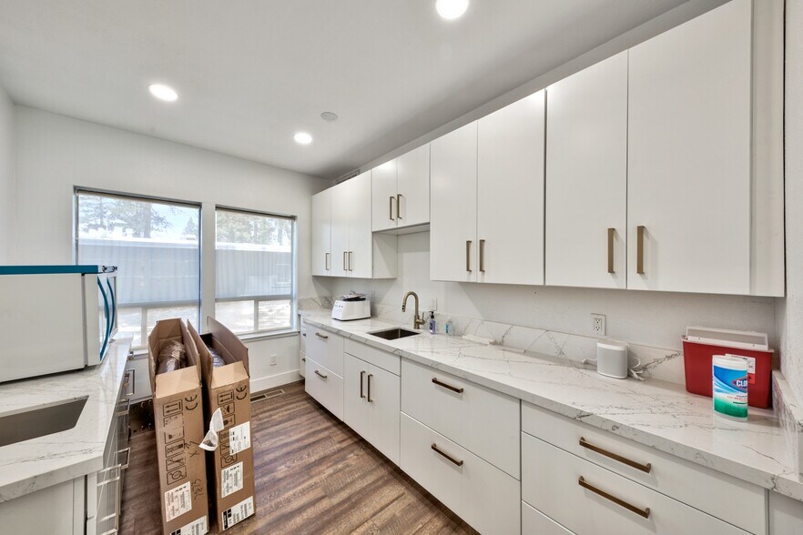 2229 Barton Ave, South Lake Tahoe, CA à vendre - Photo intérieure - Image 3 de 11