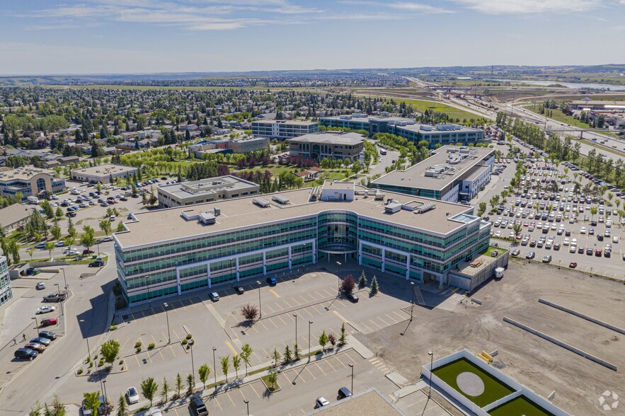 15 Sunpark Plz SE, Calgary, AB à louer - Photo du bâtiment - Image 3 de 10