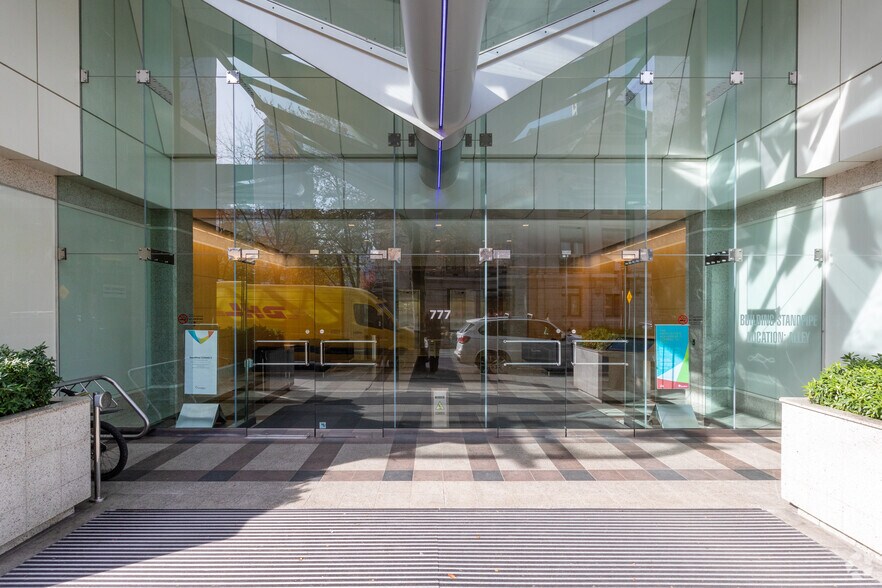 777 Hornby St, Vancouver, BC à louer - Photo du bâtiment - Image 3 de 9