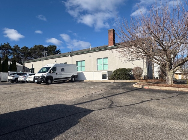96 Cross St, Westerly, RI à vendre - Photo du bâtiment - Image 3 de 9