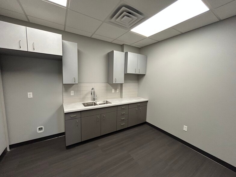 1061 74th St SW, Byron Center, MI for lease - Building Photo - Image 3 of 7