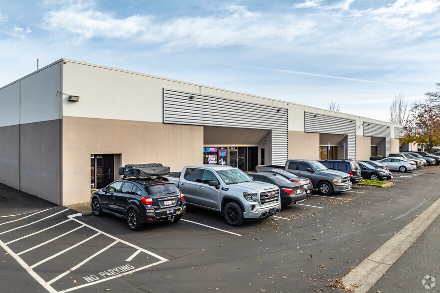 9767 Business Park Dr, Sacramento, CA à vendre - Photo du bâtiment - Image 3 de 6