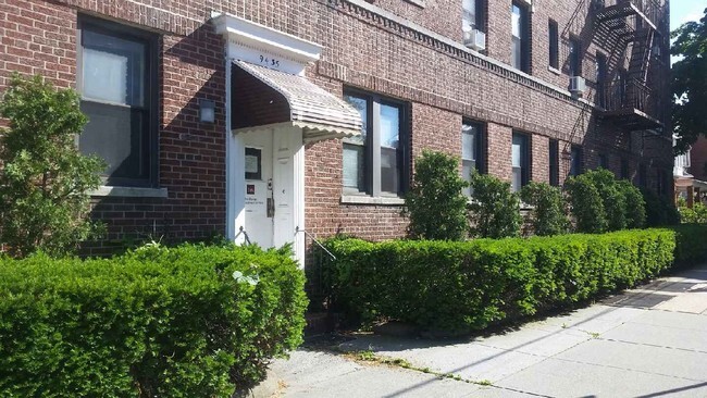 9435 Ridge Blvd, Brooklyn, NY for lease - Building Photo - Image 2 of 3