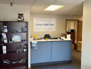 407-409 Devonshire Dr, Champaign, IL à louer Photo intérieure- Image 1 de 8