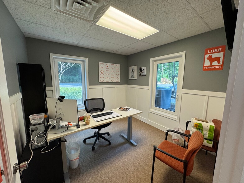 1516 N Shenandoah Ave, Front Royal, VA for lease - Interior Photo - Image 3 of 27